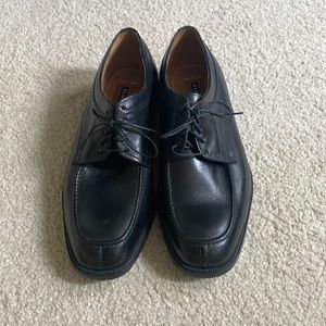 NEW. IN BOX. FLORSHEIM WIDE SIZE 9